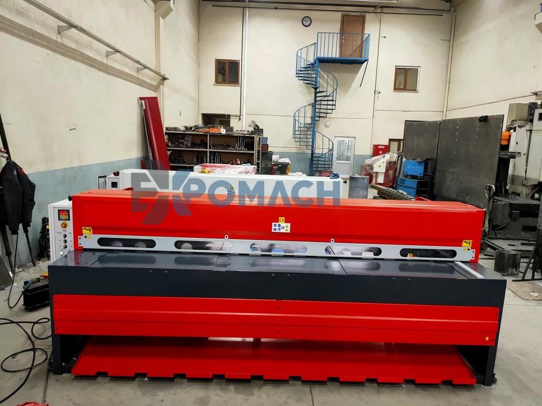 LRGM 3050 x 3mm Rediktörlü Nc Kontrollü 750mm LİNDA Machine Giyotin Makas