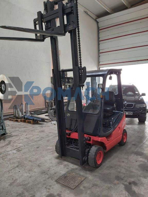 1600 kp 2002 Model 3,30 Asansör Tüplü 3 Hareketli Linde Marka Forklift