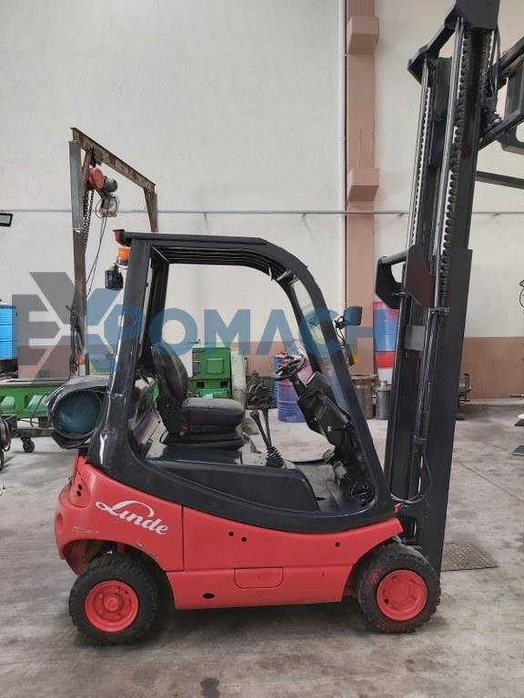 1600 kp 2002 Model 3,30 Asansör Tüplü 3 Hareketli Linde Marka Forklift