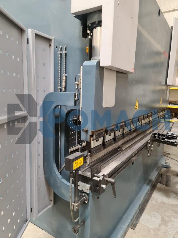 3100 x 10mm 2011 Model Durma Abkant Press and Guillotine Shear