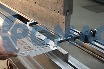 Hydraulic Shear motorized backgauge