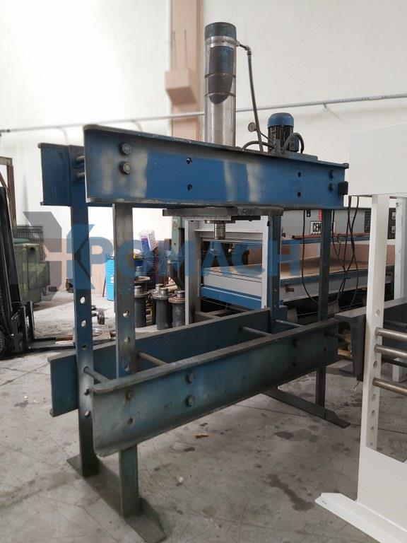 100 Tons Large 1700 x 470 Column Hydraulic Press