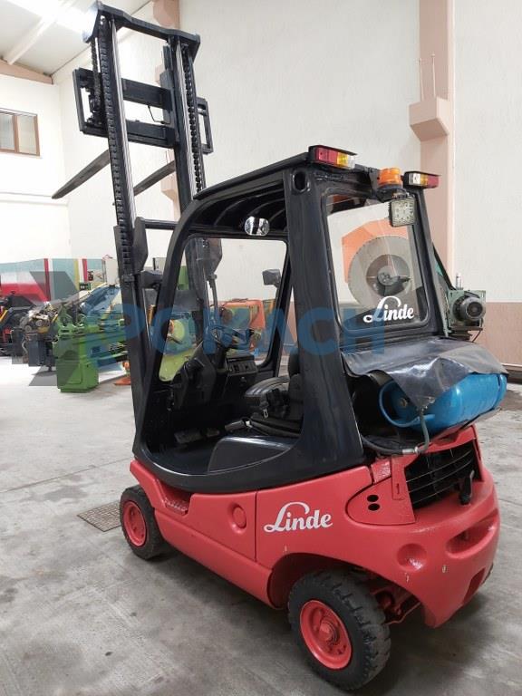 1600 kp 2002 Model 3,30 Asansör Tüplü 3 Hareketli Linde Marka Forklift